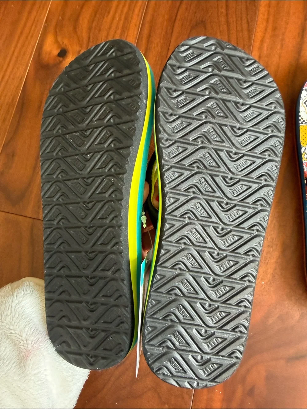 Reef Ahi Flip Flops - Picture 4 of 5